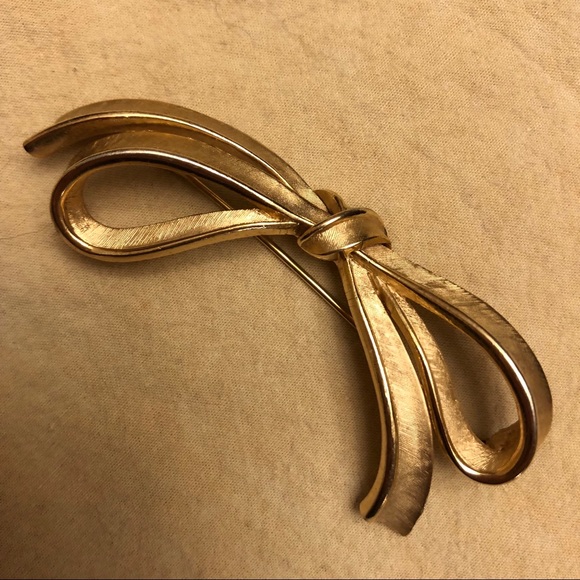 🎉HP🎉Vintage Trifari Bow Brooch - Picture 4 of 5